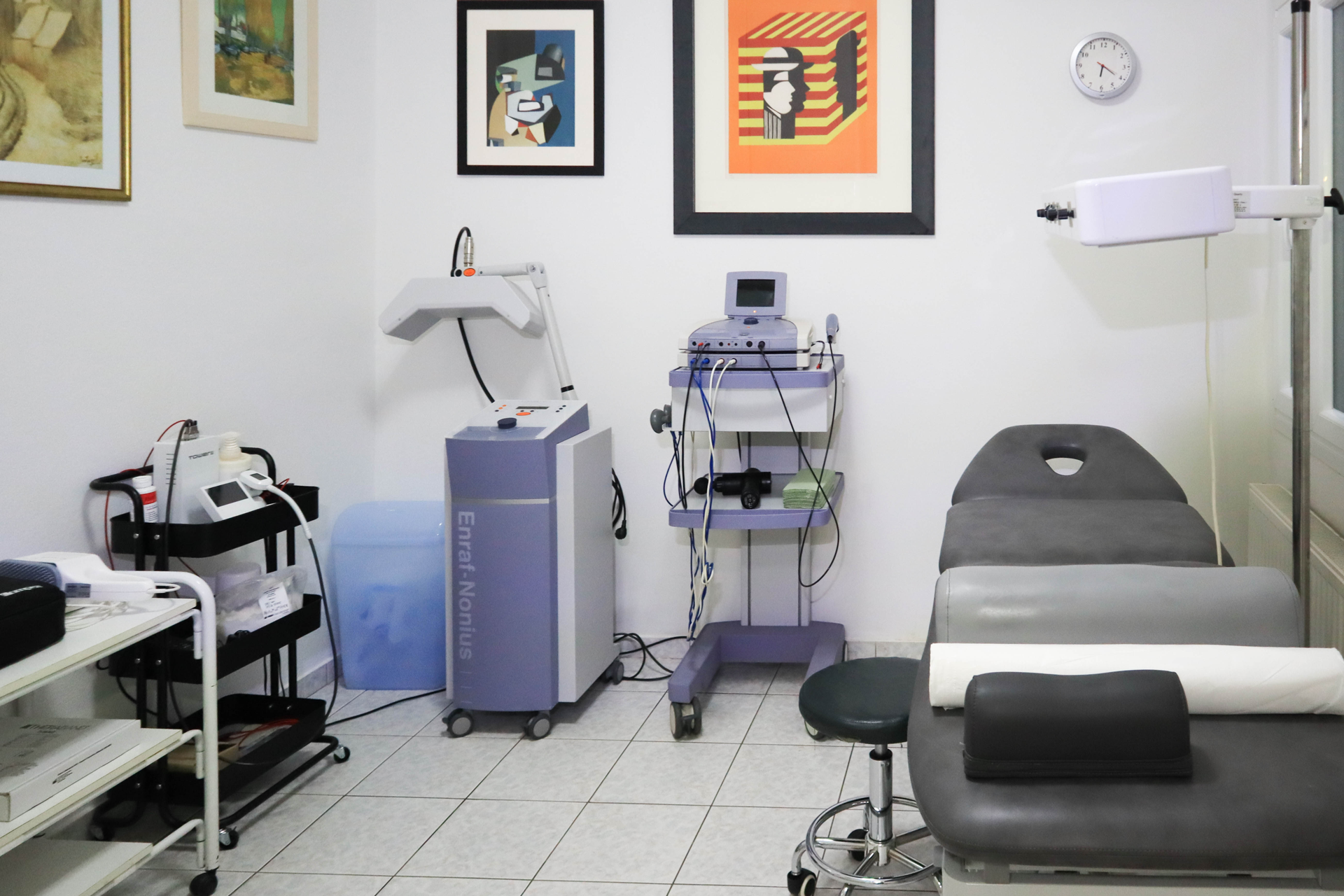 Clinic interior with calm treatment atmosphere at IASIS